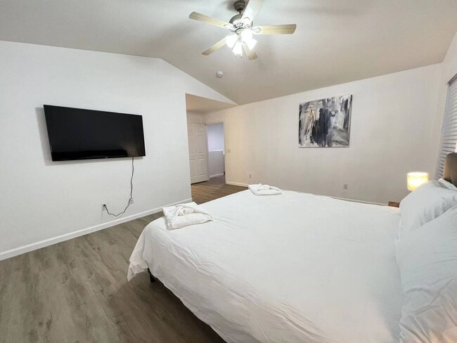 Foto del edificio - Beautiful 4 Bedroom 2 Bathroom Pool House in South West