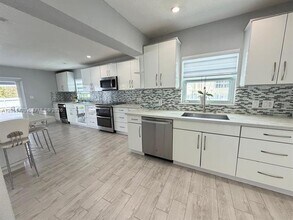 Building Photo - 630 SW 46th Ave