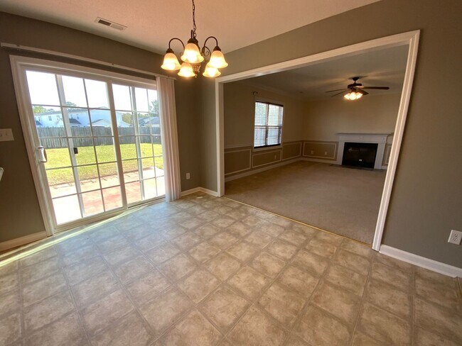 Foto del edificio - Welcome to Creeker Town South!