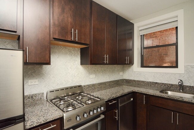 Building Photo - 434 W Belden Ave