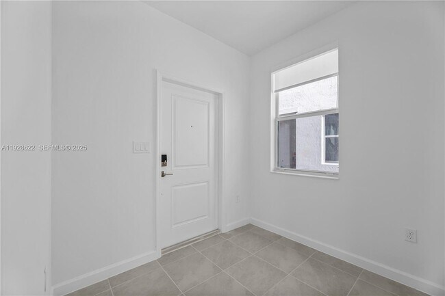 Foto del edificio - 2498 SE 25th Ct