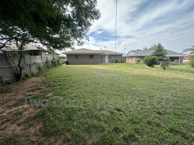 Building Photo - 137 E Jarman Dr