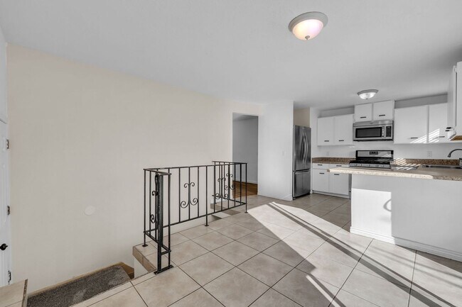 Foto del edificio - 5 Bedroom 3 Bathroom Home in Sandy!