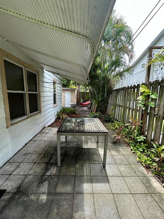 Foto del edificio - 710 NE 16th St