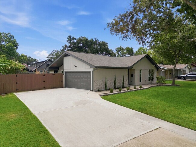 Foto del edificio - 2603 Baycrest Dr