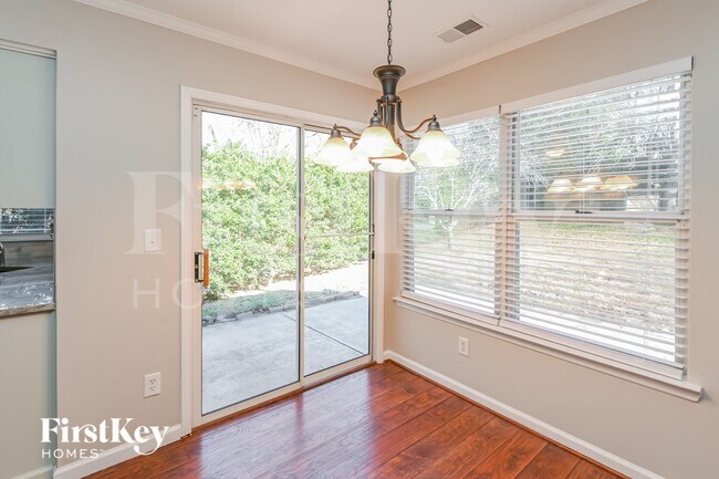 Foto del edificio - 10706 Trumble Ln