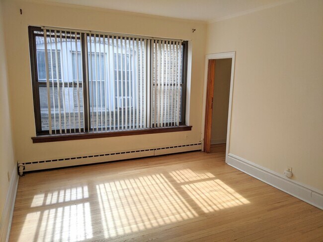 Foto del edificio - 1405 W Jarvis Ave