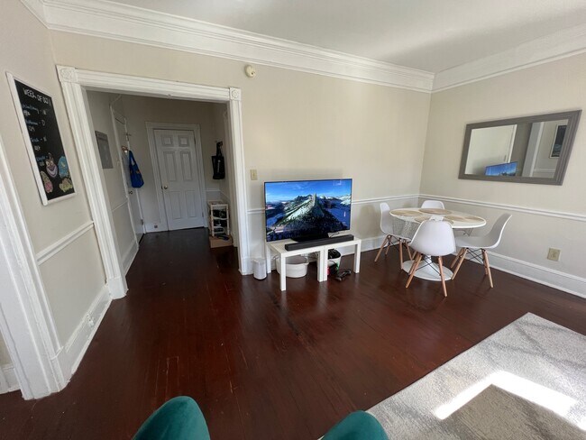 Foto del edificio - 1305 Potomac St NW