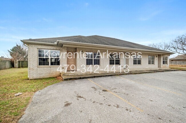 Foto del edificio - 1270 N Trinity Dr