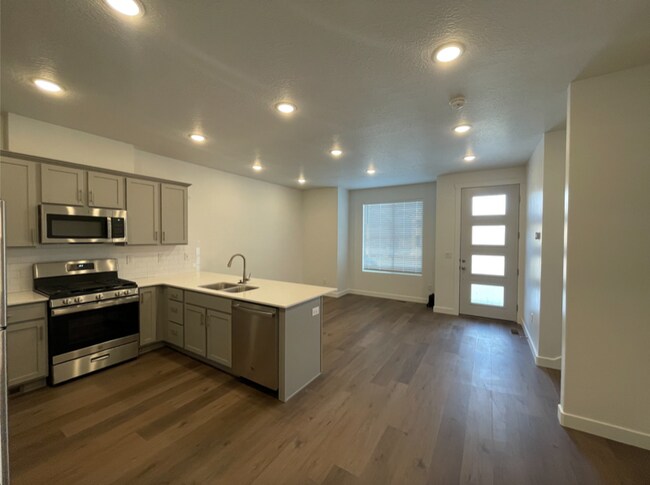 Building Photo - 148 E 1760 N
