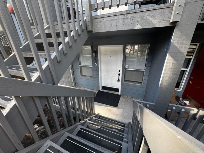 Charming Updated 2-Bed, 2.5-Bath Condo in Bremerton - Charming Updated 2-Bed, 2.5-Bath Condo in Bremerton