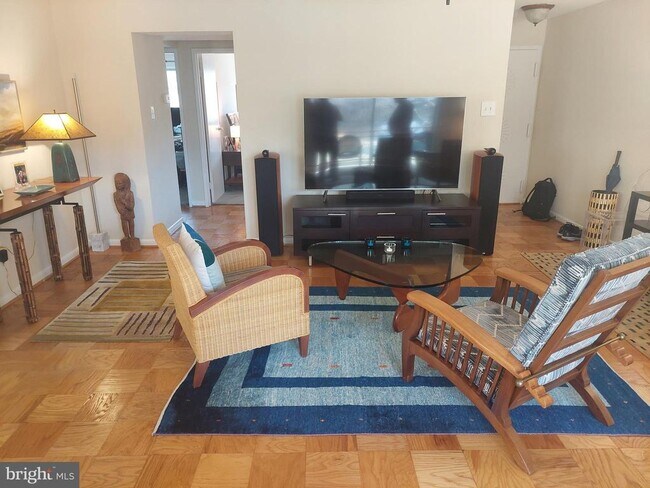 Foto del edificio - 10208 ROCKVILLE Pike