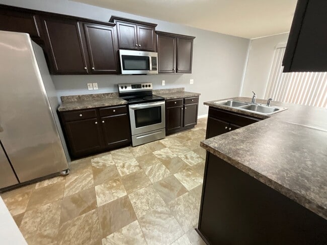 Foto del edificio - Large 5 bedroom home in Established Neighborhood ready to rent!