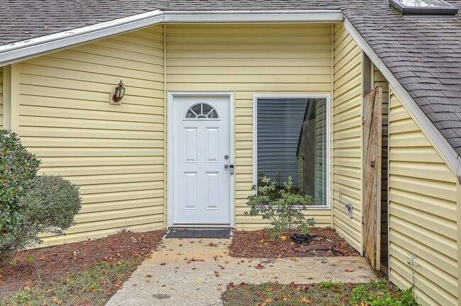 Building Photo - Completely Renovated Mount Pleasant Home!!