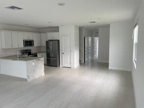 Building Photo - 125 SW 171st Wy