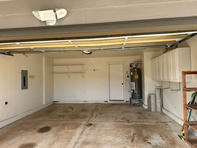 Building Photo - Beautiful 4 bedroom 3 bath home in Ewa on ...