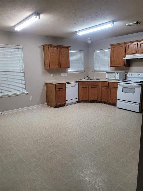 Foto del edificio - 8303 Beech Crossing Dr