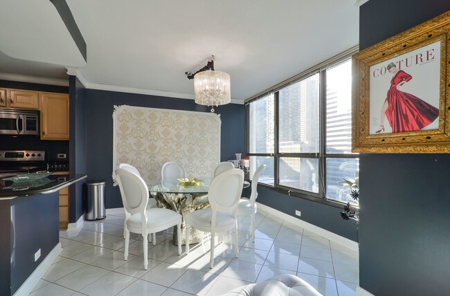 Building Photo - 405 N Wabash Ave