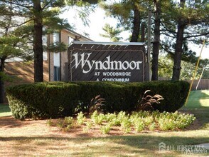 Building Photo - 1022 Cricket Ln