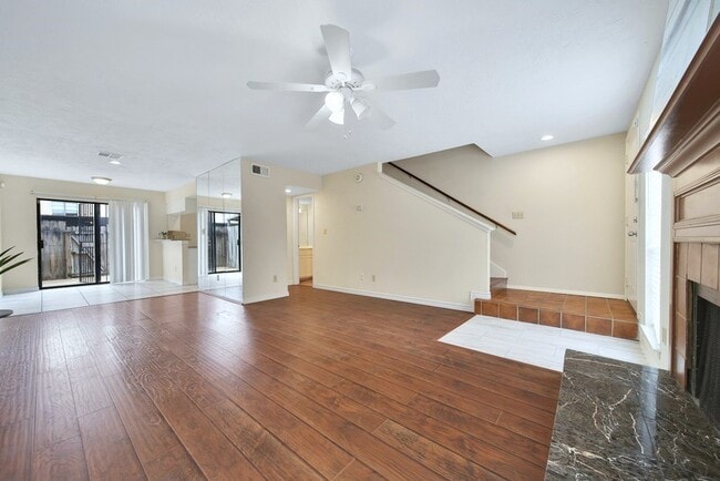 Foto del edificio - 9901 Sharpcrest St