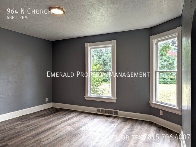 Foto del edificio - 964 N Church St