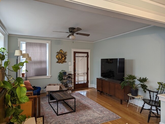 Building Photo - 2410 Bellevue Ave