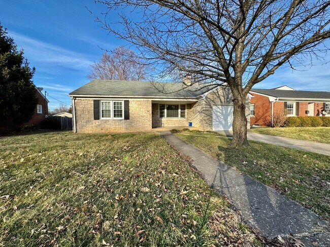 Foto del edificio - 479 Stratford Dr