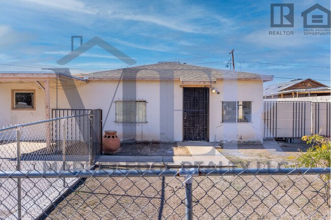Foto del edificio - 3Bed/1.5Bath House at 35th/McDowell! $1199...