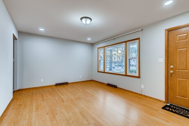 Foto del edificio - 18923 Greenbay Ave