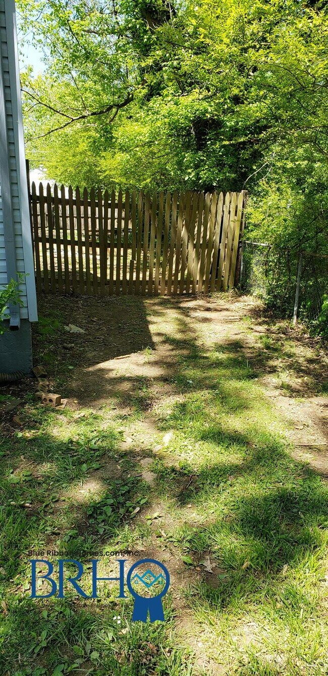Building Photo - 3943 Briargate Ave