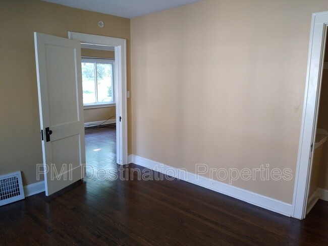 Foto del edificio - 1117 W White Oak St