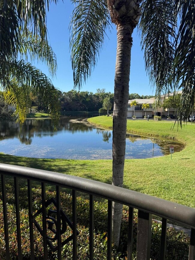 Building Photo - 500 Crestwood Ct S