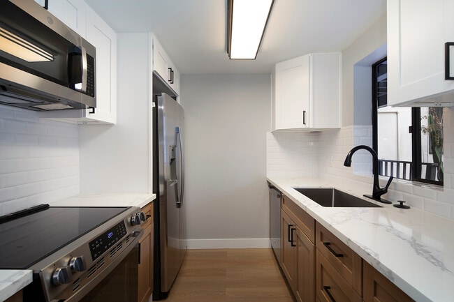 Building Photo - La Jolla West Wind