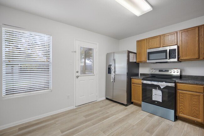 Building Photo - 903 Haynes Dr