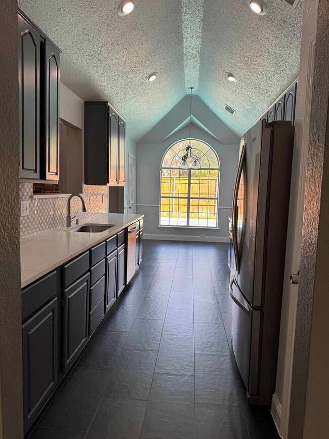 Building Photo - 1915 Paloma Way