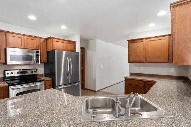 Foto del edificio - 3 Bed 2 Bath - Excellent Condition - NAS W...