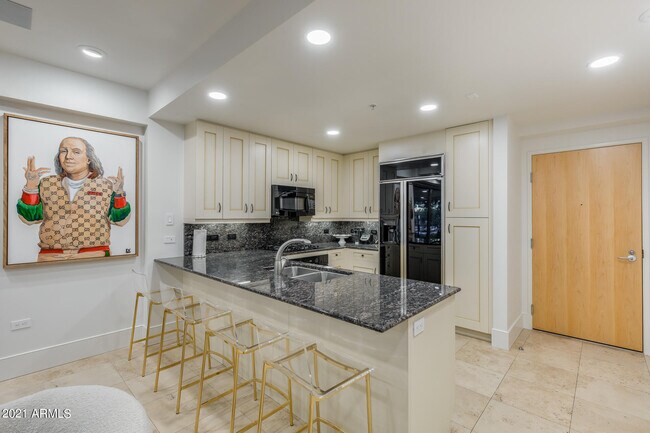Foto del edificio - 7127 E Rancho Vista Dr