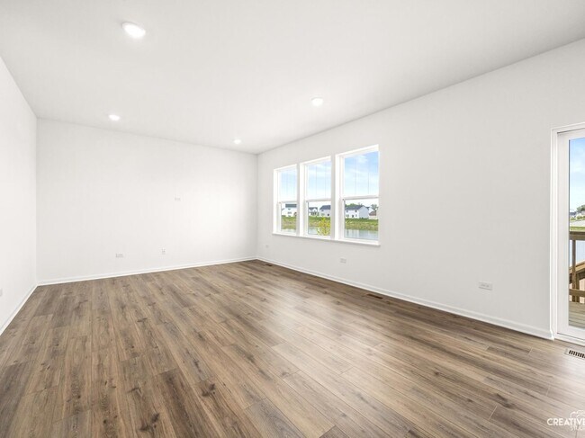 Foto del edificio - 421 Hathaway Ln