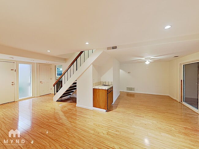 Building Photo - 7161 Rouse Ct
