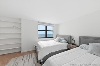 Building Photo - 5420 N Ocean Dr