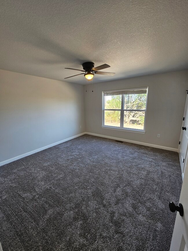 Building Photo - 357 SE 70 Rd