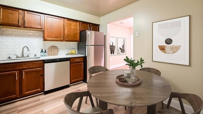 Building Photo - Poplar Glen