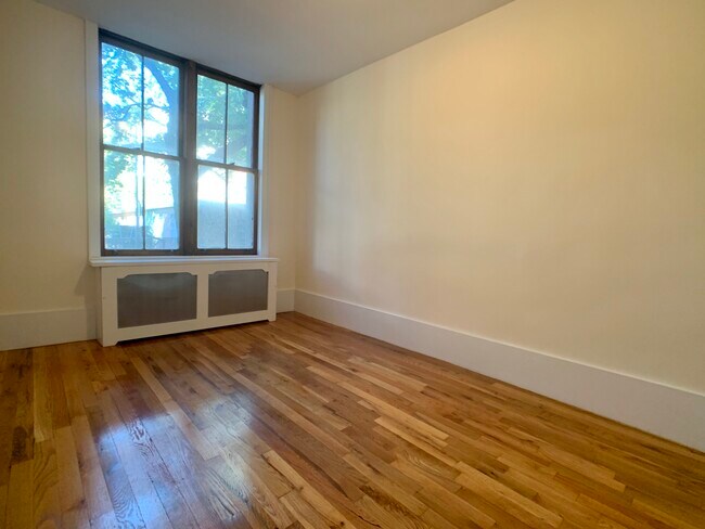 Foto del edificio - 156 W 77th St