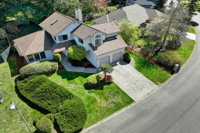 Building Photo - 4Bd/2.5Ba Sammamish Home