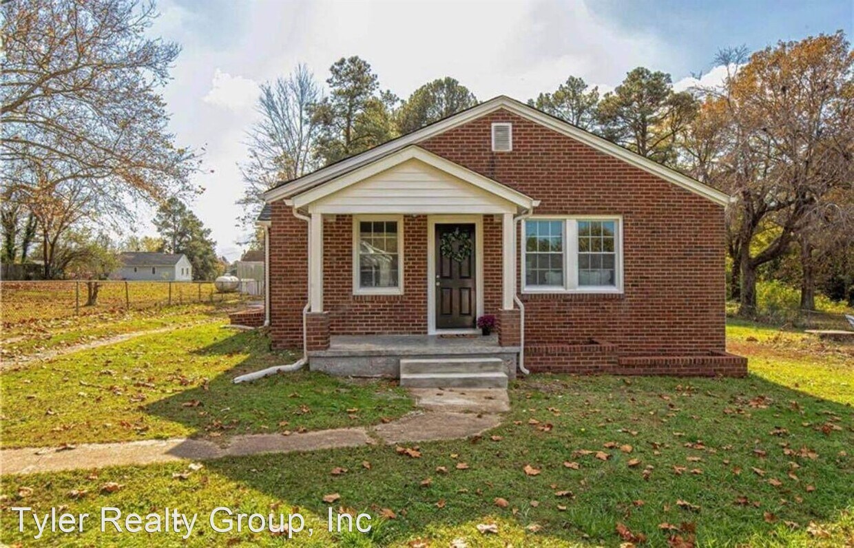 2 br, 1 bath House 25521 Simmons Avenue House Rental in Petersburg