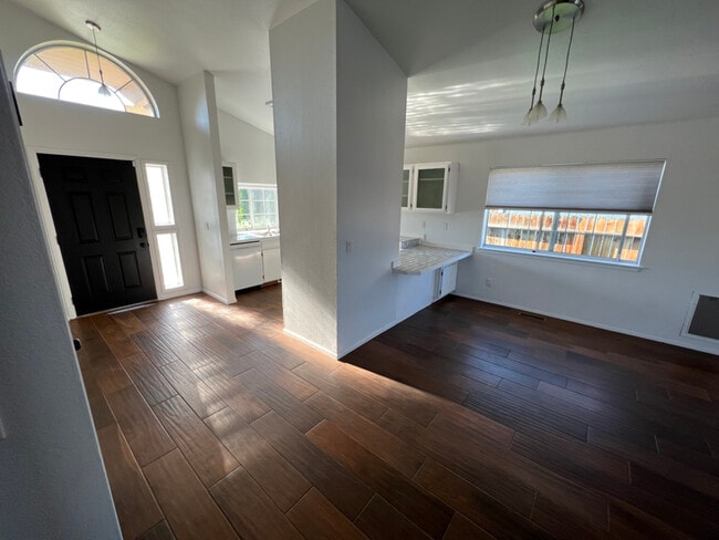 Building Photo - 1041 Deena Way