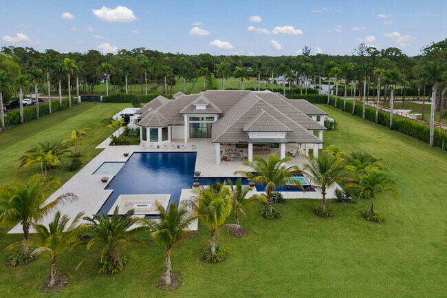 Foto del edificio - 14699 Black Bear Rd