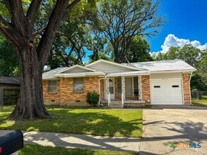 Building Photo - 613 Bishop Dr