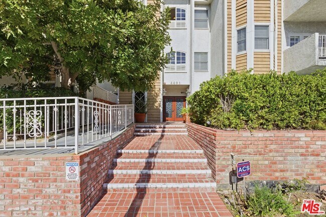 Foto del edificio - 4401 Moorpark Way