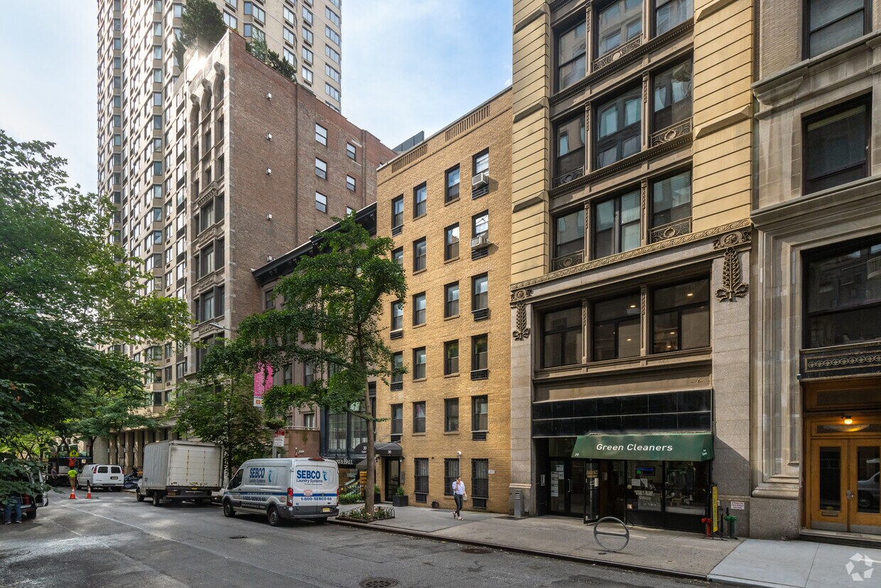 Primary Photo - 30 East 22nd Street
